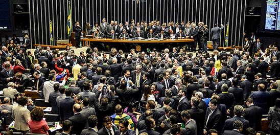 巴西眾議院已有至少342名議員投票贊成通過彈劾總統(tǒng)羅塞夫。.jpg