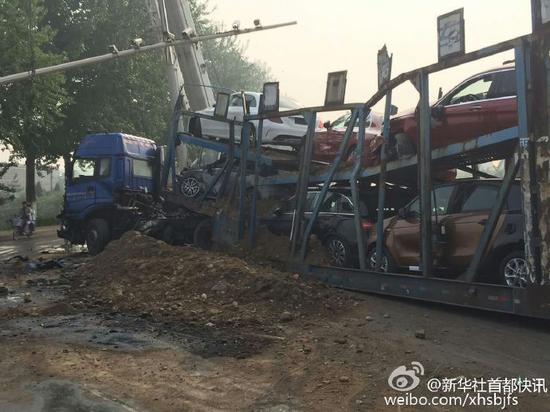 北京：多車相撞 11輛奔馳被毀