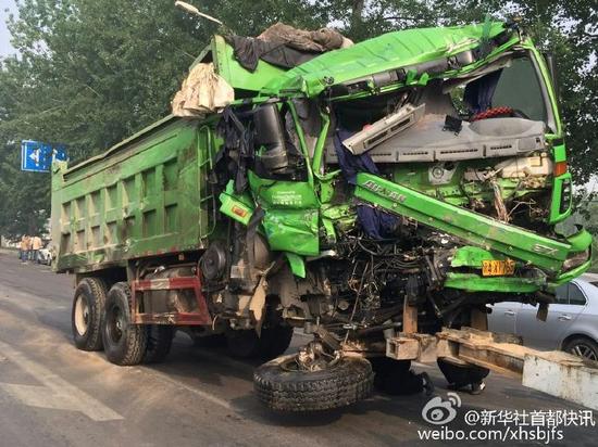 北京：多車相撞 11輛奔馳被毀