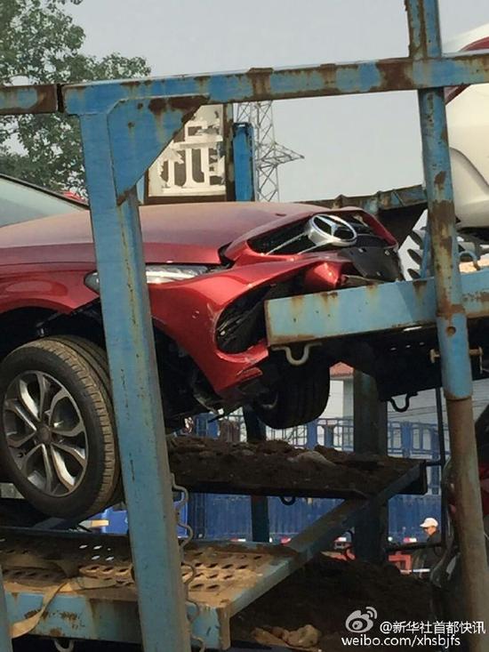 北京：多車相撞 11輛奔馳被毀