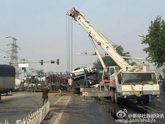 北京：多車相撞 11輛奔馳被毀
