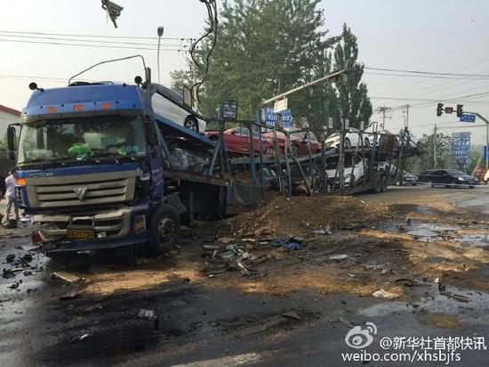 北京：多車相撞 11輛奔馳被毀