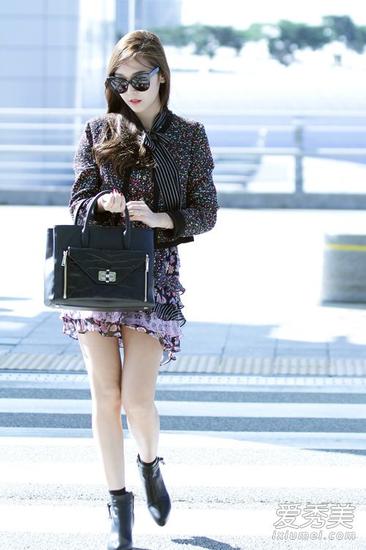 鄭秀妍機(jī)場街拍照