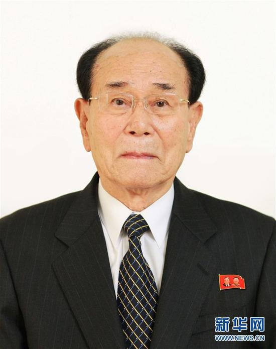 這是朝中社公布的朝鮮勞動(dòng)黨政治局常委金永南的肖像。朝中社5月11日公布了新當(dāng)選的朝鮮勞動(dòng)黨政治局常委的肖像。在朝鮮勞動(dòng)黨第七次全國代表大會(huì)上，金正恩、金永南、黃炳誓、樸鳳柱、崔龍海當(dāng)選為新一屆朝鮮勞動(dòng)黨政治局常委。新華社/朝中社