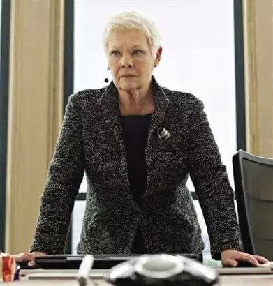 電影中007的上司M女士便是一位“英國(guó)大媽”。