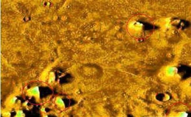  10、火星上發(fā)現(xiàn)外星人留下的金字塔和城市。（圖／今日頭條）