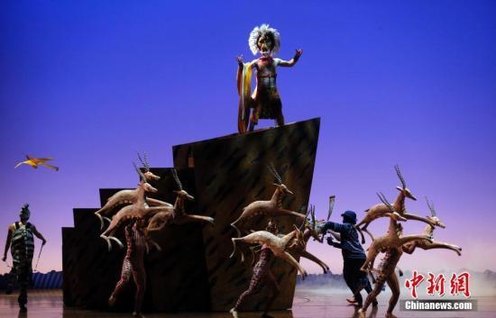 資料圖：6月14日晚，迪士尼經(jīng)典音樂劇《獅子王》中文版在上海舉行全球首演，《獅子王》首演于1997年11月13日，中文版《獅子王》是其第9個語言版本。湯彥俊 攝