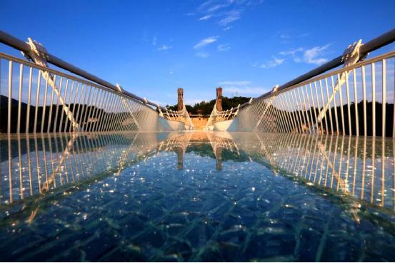 世界最高最長玻璃橋 張家界大峽谷玻璃橋正式開放