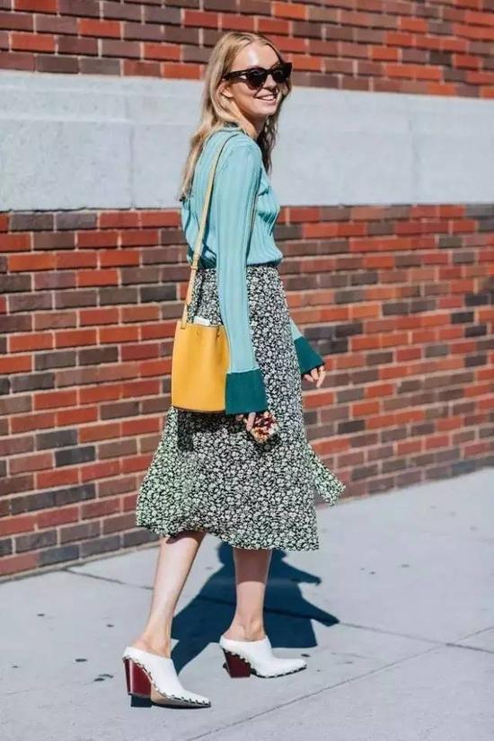 雖然長(zhǎng)袖子是趨勢(shì)，但最好不要選太長(zhǎng)的款式。▼