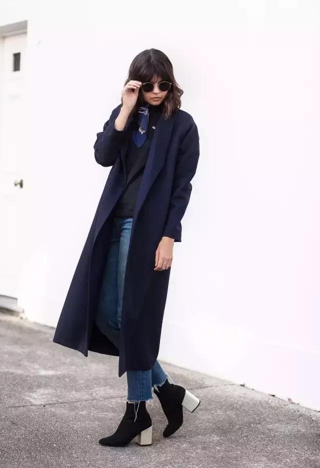 學(xué)會oversized外套+短靴的經(jīng)典套路，讓你美成一道街景