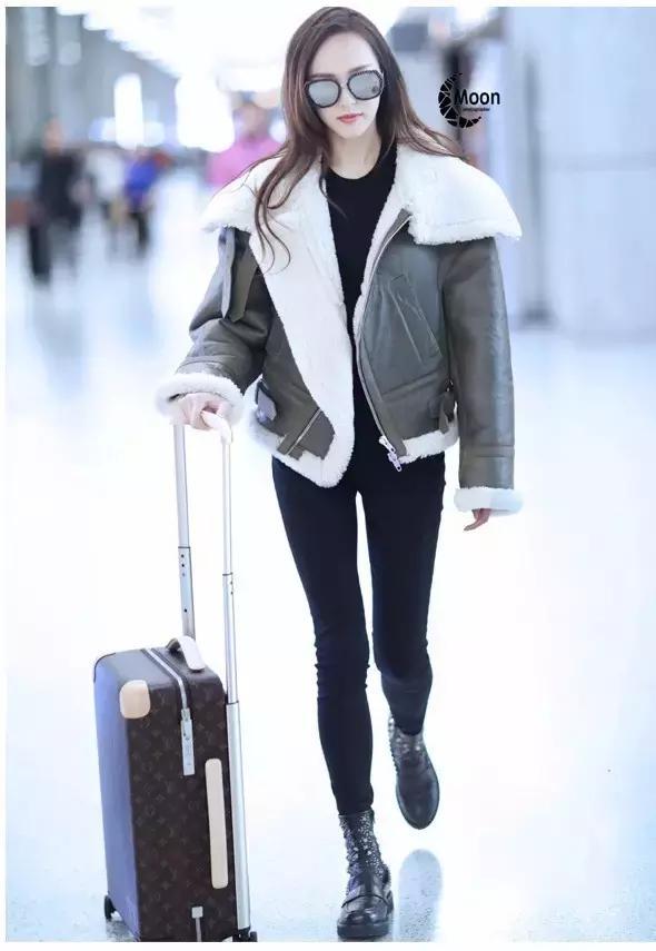 學(xué)會oversized外套+短靴的經(jīng)典套路，讓你美成一道街景