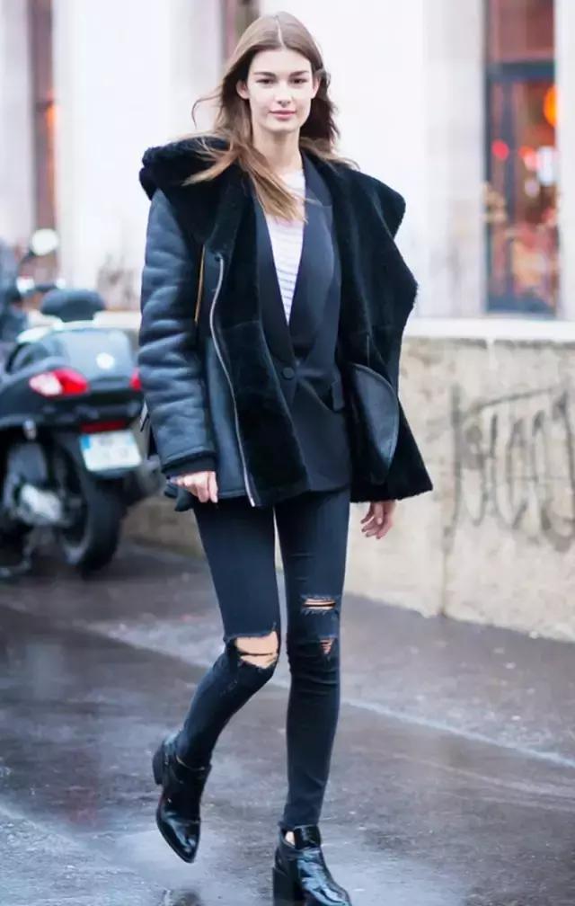 學(xué)會oversized外套+短靴的經(jīng)典套路，讓你美成一道街景