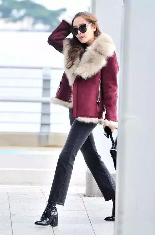 學(xué)會oversized外套+短靴的經(jīng)典套路，讓你美成一道街景