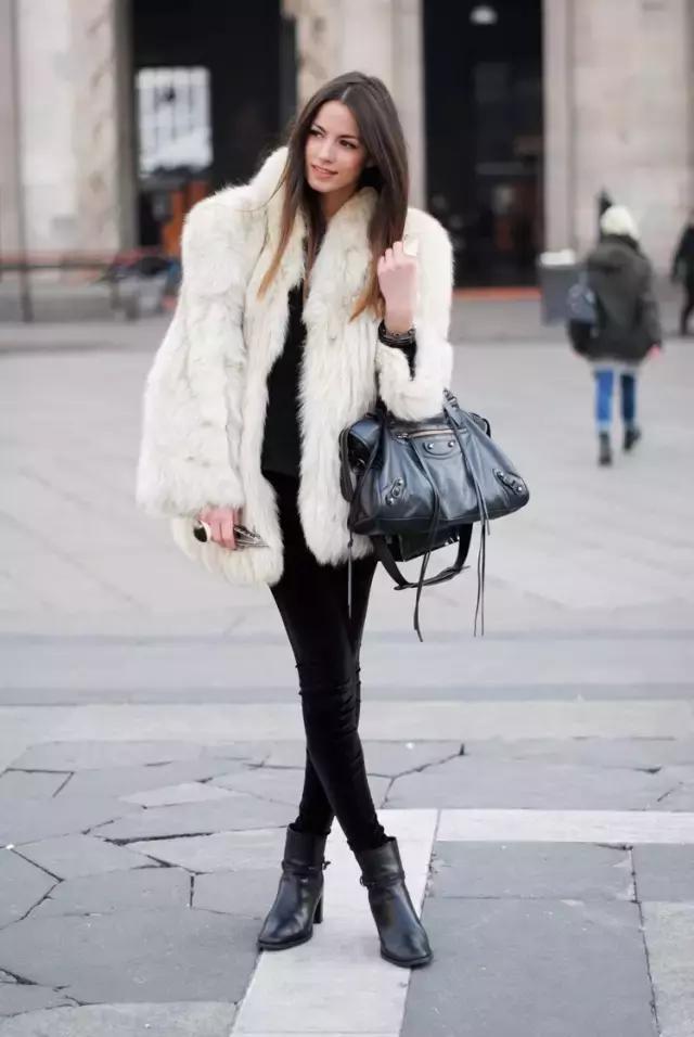 學(xué)會oversized外套+短靴的經(jīng)典套路，讓你美成一道街景