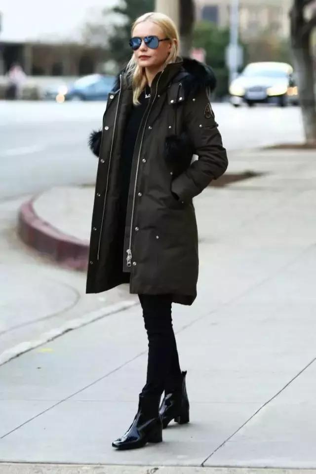 學(xué)會oversized外套+短靴的經(jīng)典套路，讓你美成一道街景