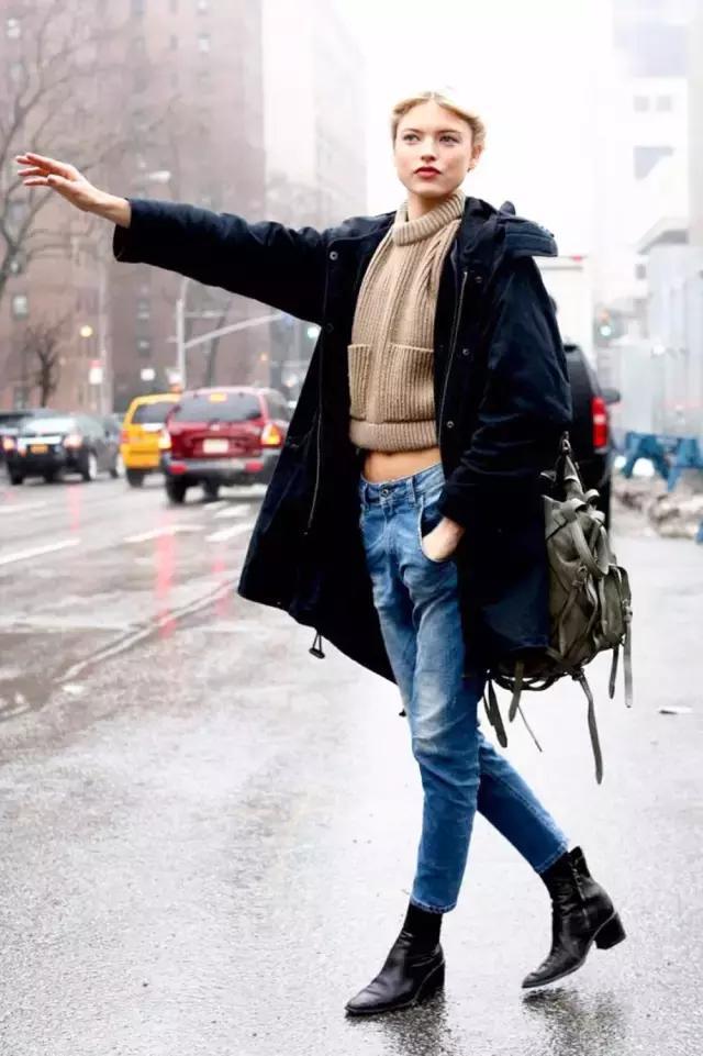 學(xué)會oversized外套+短靴的經(jīng)典套路，讓你美成一道街景