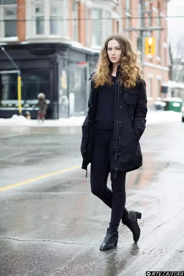 學(xué)會oversized外套+短靴的經(jīng)典套路，讓你美成一道街景