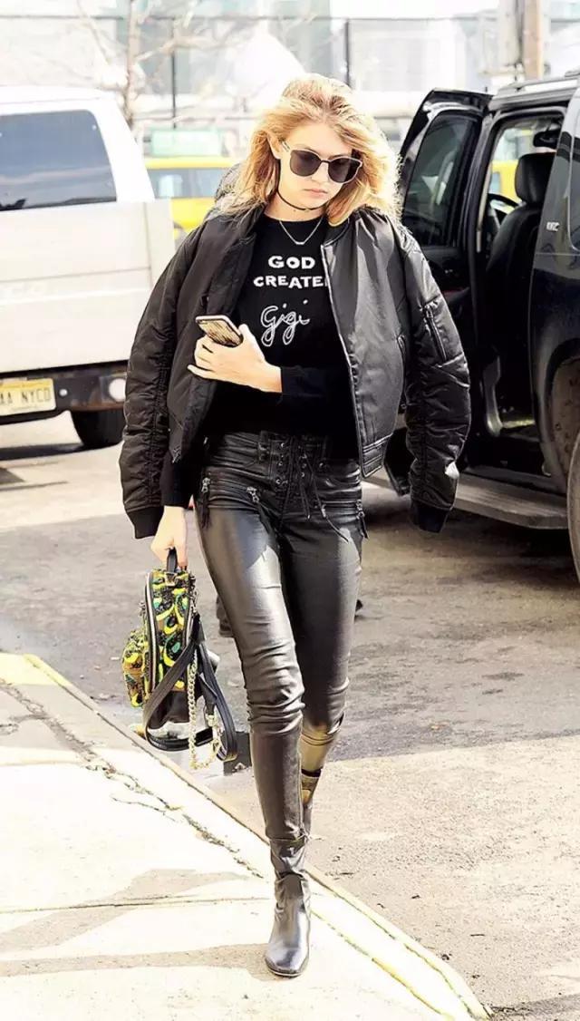 學(xué)會oversized外套+短靴的經(jīng)典套路，讓你美成一道街景