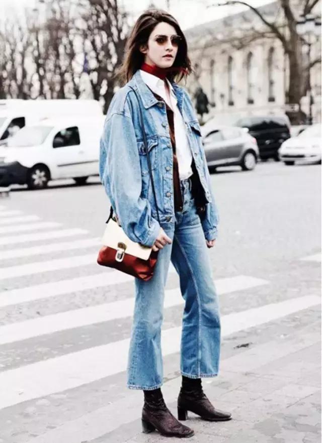 學(xué)會oversized外套+短靴的經(jīng)典套路，讓你美成一道街景