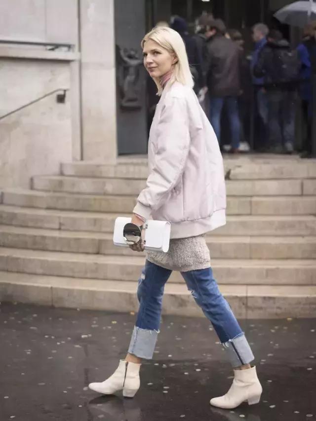 學(xué)會oversized外套+短靴的經(jīng)典套路，讓你美成一道街景