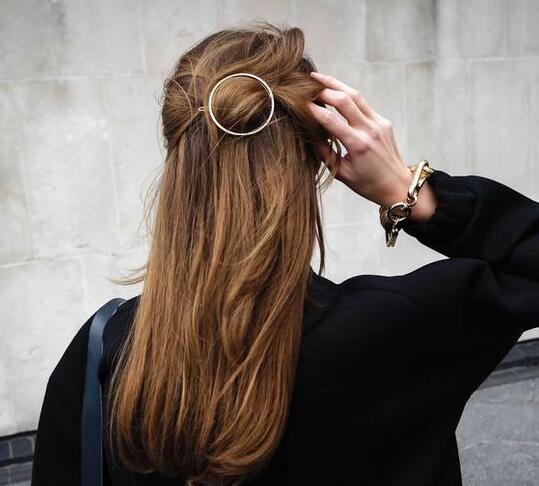 絕對(duì)不能錯(cuò)過(guò)的金屬發(fā)飾 令你一秒變閃耀
