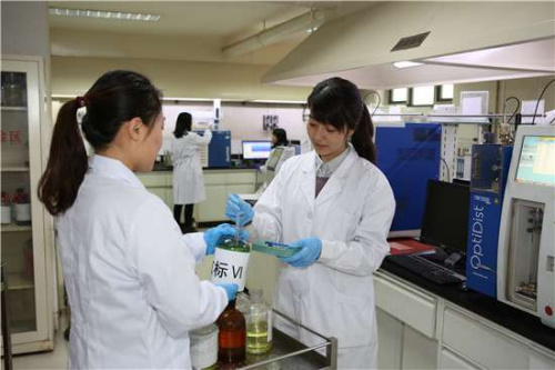 中國石化北京石油嚴(yán)格檢驗(yàn)，確保供應(yīng)合格油品。(高君 攝)來源：中石化供圖