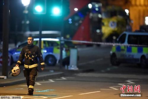 資料圖：襲擊事件發(fā)生后，警方在議會大廈周邊執(zhí)勤。