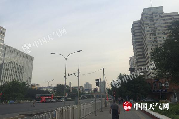 芒種首日北京將迎降雨 明天氣溫?cái)嘌率奖┑?0℃