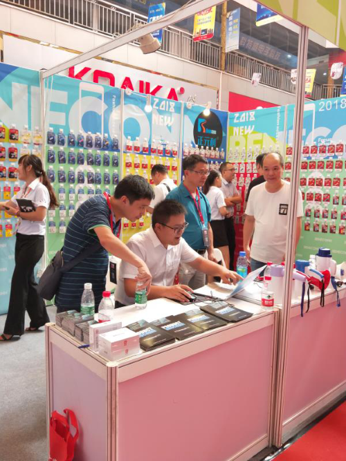 圖片3盾盤科技工程師親臨現(xiàn)場講解產(chǎn)品 進(jìn)行技術(shù)指導(dǎo).png