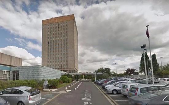 圖為發(fā)生劫案的酒店停車場。（源自《巴黎人報》）