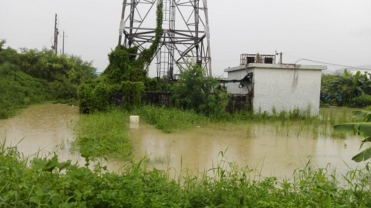 停電、水浸造成多地基站機(jī)房受到影響.jpg