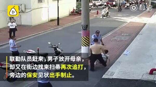 要錢(qián)不成男子當(dāng)街毒打老母親 她卻說(shuō)未受傷不追究