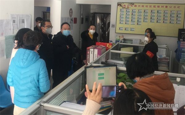 青海道遠(yuǎn)環(huán)?？萍加邢薰军h支部慰問(wèn)社區(qū)工作者 (1).jpg