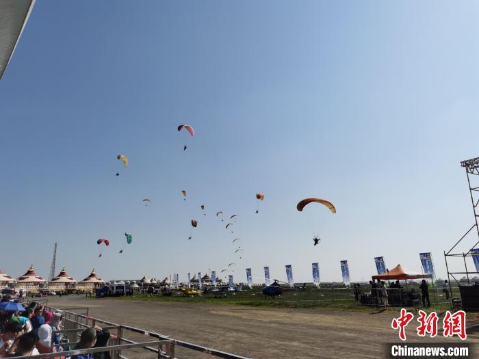 圖為飛行大會現場。李愛平 攝