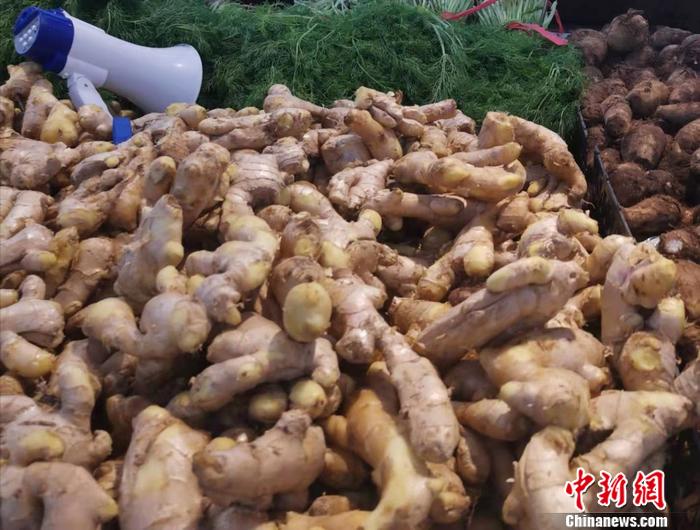 圖為北京西城區(qū)一家超市內(nèi)的生姜。 a target='_blank' href='http://www.chinanews.com/' 中新網(wǎng)/a記者 謝藝觀 攝