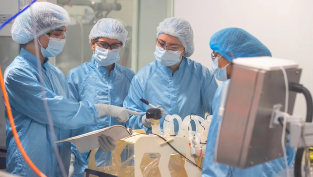 迄今為止，對現有新冠疫苗的評估都還不是基于它們預防傳播的能力，而是主要基于它們能否阻止癥狀的惡化