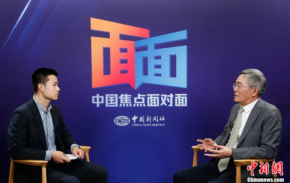 全國政協(xié)常委、經(jīng)濟(jì)委員會副主任楊偉民接受中新社“中國焦點(diǎn)面對面”專訪。中新社記者 蔣啟明 攝