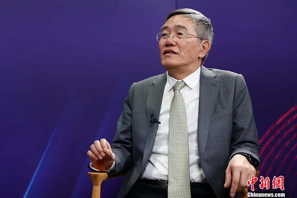 全國政協(xié)常委、經(jīng)濟(jì)委員會副主任楊偉民接受中新社“中國焦點(diǎn)面對面”專訪。中新社記者 蔣啟明 攝