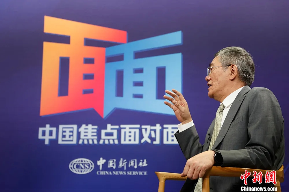 全國政協(xié)常委、經(jīng)濟(jì)委員會副主任楊偉民接受中新社“中國焦點(diǎn)面對面”專訪。中新社記者 蔣啟明 攝