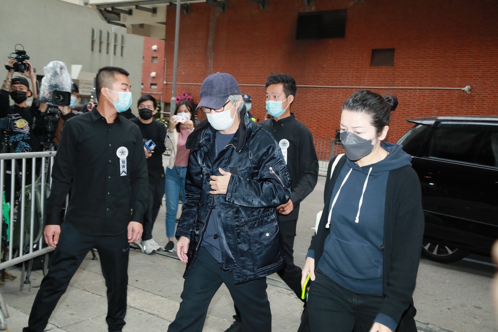 香港著名演員、導(dǎo)演周星馳到殯儀館悼念吳孟達。