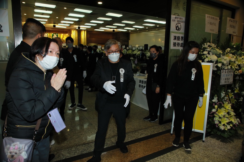 吳孟達好友田啟文于下午2時47分到場，他透露吳孟達明日出殯后，骨灰將運回馬來西亞安葬。