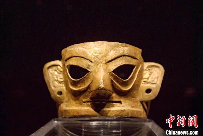 商周金面具，金沙遺址出土。金沙遺址供圖
