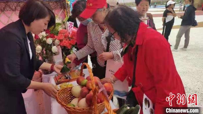 圖為“中國旅游日”內(nèi)蒙古分會場吸引游客。呼和浩特市文化旅游廣電局供圖