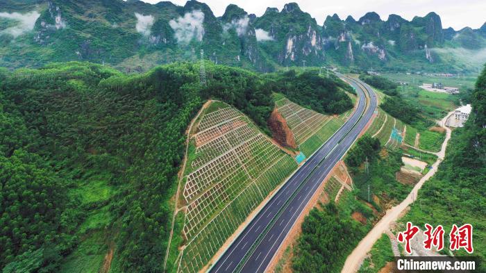 都巴高速解決廣西瑤鄉(xiāng)民眾出行難題。