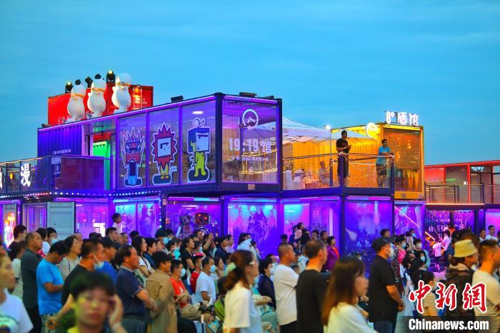 游園會(huì)人頭攢動(dòng)。沈陽市和平區(qū)供圖