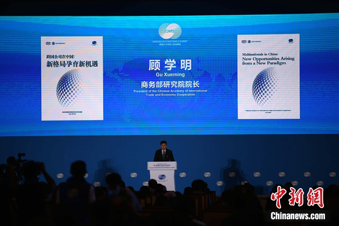 
商務(wù)部國際貿(mào)易經(jīng)濟合作研究院院長顧學(xué)明進(jìn)行發(fā)布。胡耀杰 攝 
