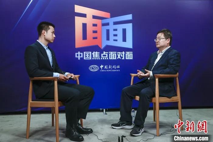 中銀證券全球首席經(jīng)濟學(xué)家、國家外匯局國際收支司原司長管濤接受a target='_blank' href='http://www.chinanews.com/'中新社/a“中國焦點面對面”專訪。a target='_blank' href='http://www.chinanews.com/'中新社/a記者 賈天勇 攝