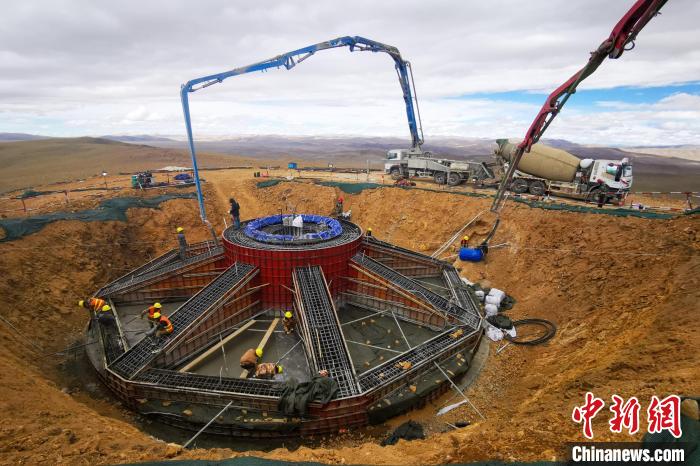 資料圖為該風(fēng)電場建設(shè)現(xiàn)場。中國電建集團(tuán)成都勘測設(shè)計研究院有限公司 供圖