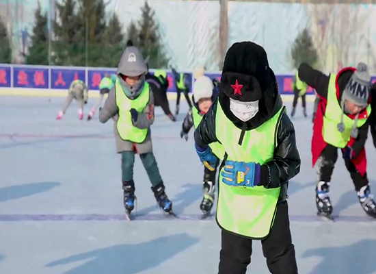 孩子們正在接受冰球訓(xùn)練.png