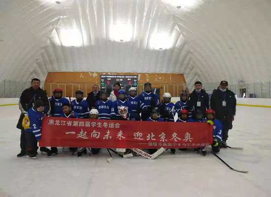 穆棱市實驗小學(xué)冰球隊參加黑龍江省第四屆學(xué)生冬季運動會.png